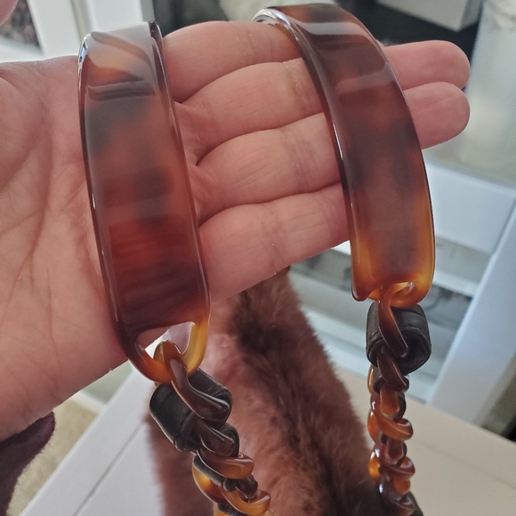 CHANEL Fur Purse - Picture 4 of 11